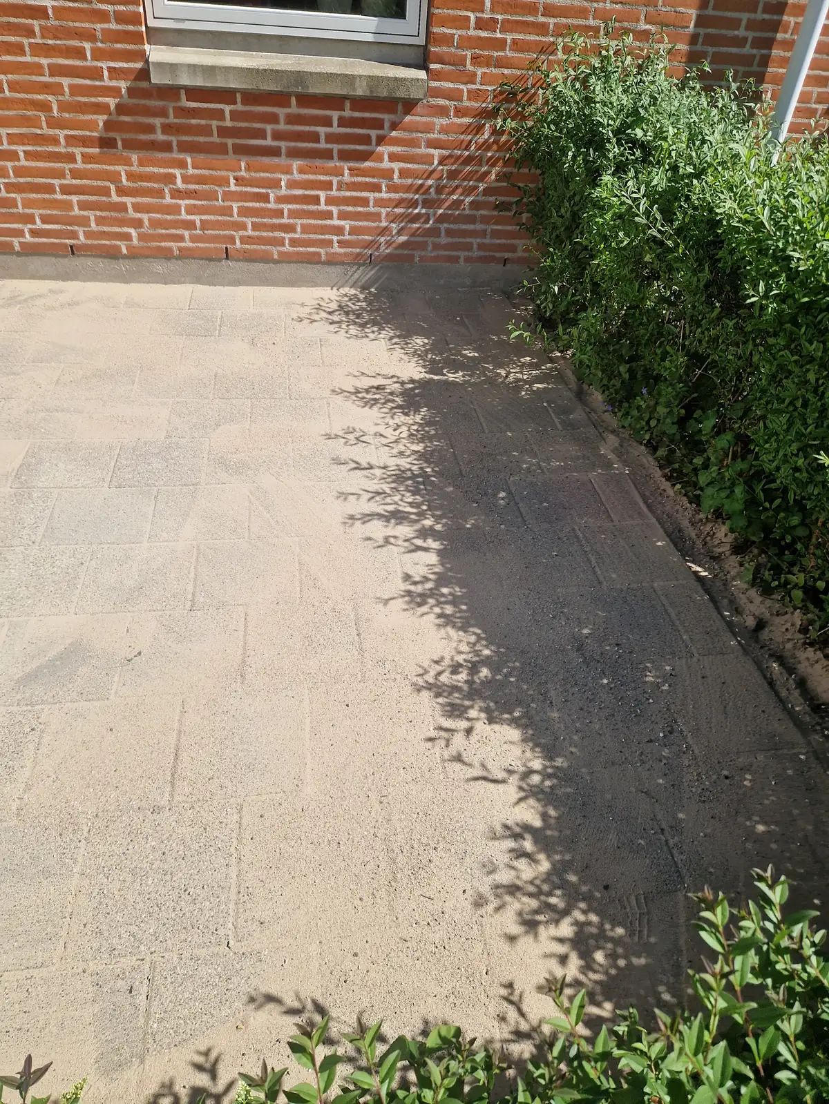 Ny belægning ved indgangsparti